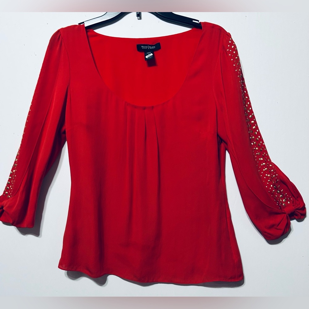 Super cute White House Black Market Red Silk blouse
Size 8